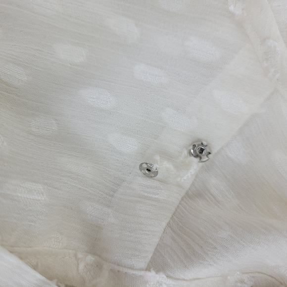 Vince Camuto off white boho ruffle blouse flowy cap sleeves fairy tufted dots 6 - Picture 11 of 11